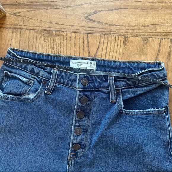 Abercrombie & Fitch Curve Love The Mom High Rise Jeans Raw Hem Size 28/6 - Picture 5 of 12
